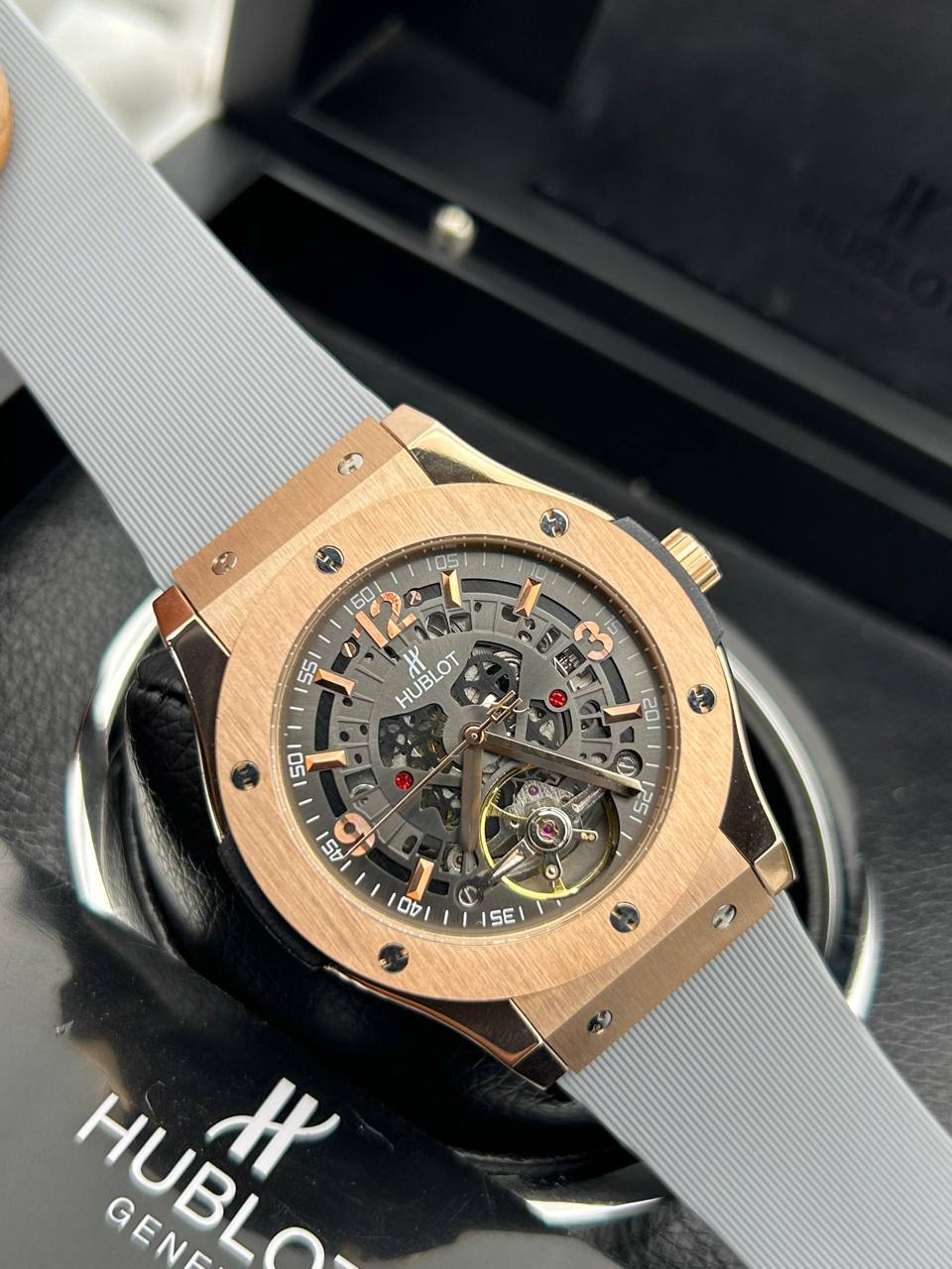 Hublot Big Bang Meca-10 "King Gold" Edition – Skeleton Dial with Granite Grey Strap
