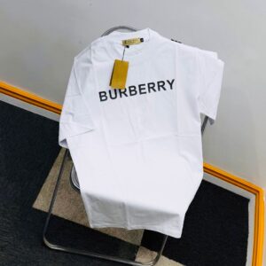 Minimalist Graphic T-Shirt – Clean Street Style Look