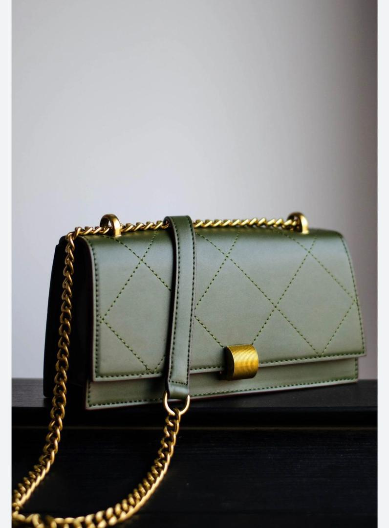 Idumota Signature Quilted Crossbody: Where Classic Meets Contemporary
