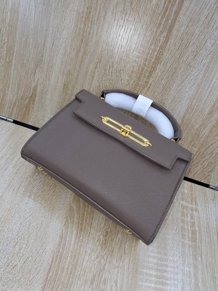 Elegant Saffiano Leather Crossbody with Gold Link Hardware (9 Vibrant Colors) - Image 7