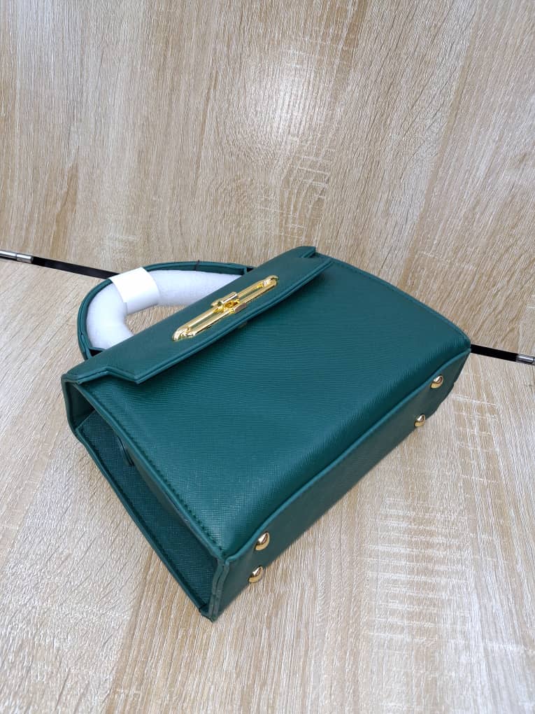 Elegant Saffiano Leather Crossbody with Gold Link Hardware (9 Vibrant Colors) - Image 6