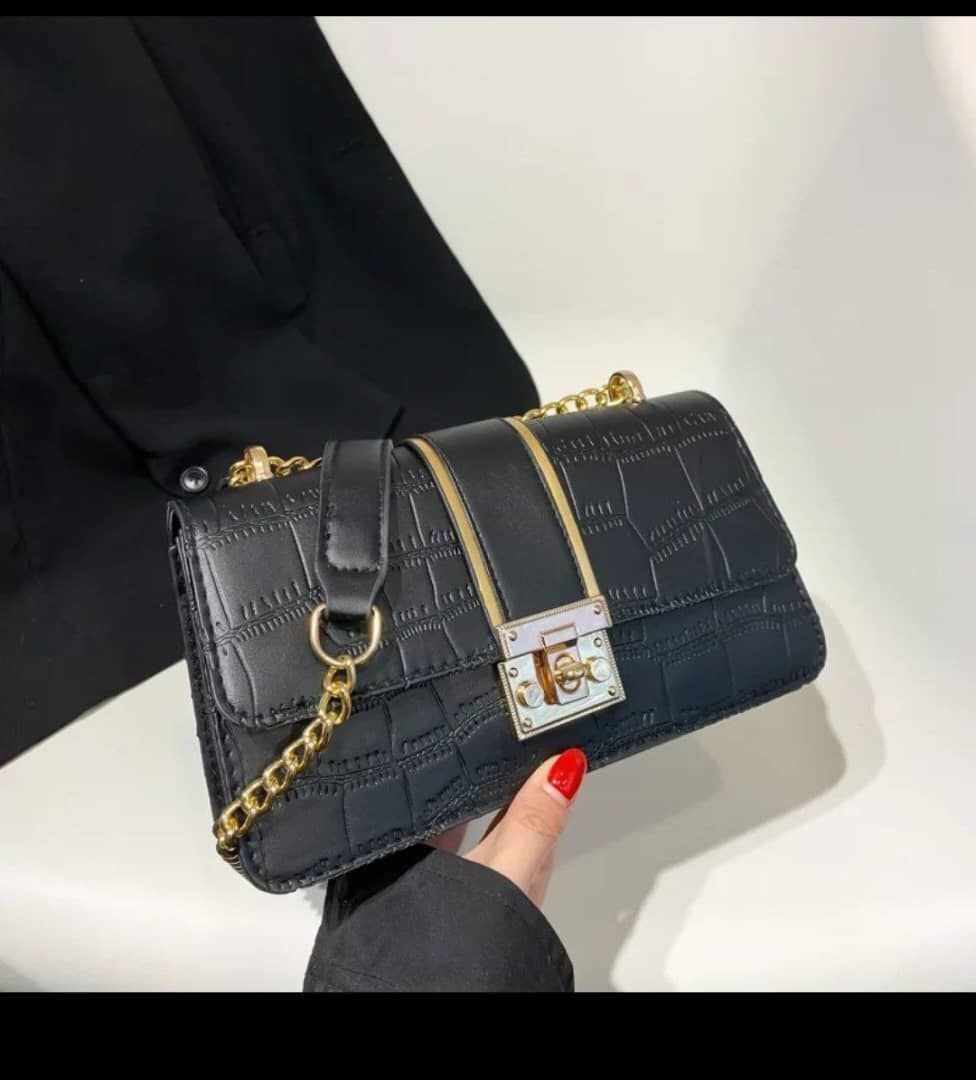 Luxury Croc-Embossed Chain Flap Bag with Gold Hardware - Image 7