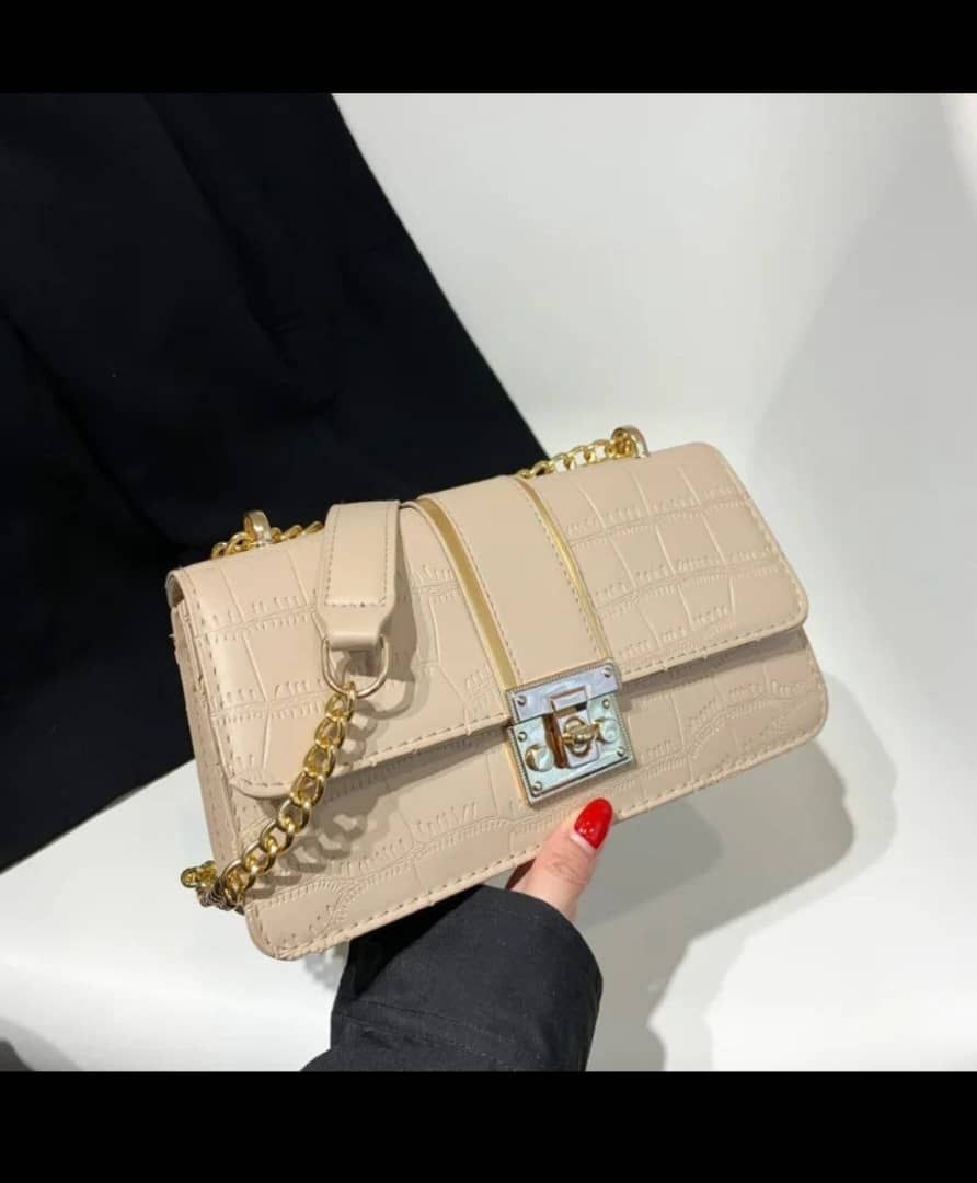 Luxury Croc-Embossed Chain Flap Bag with Gold Hardware - Image 5