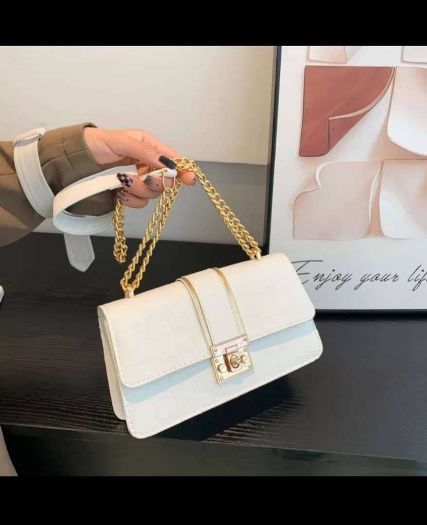 Luxury Croc-Embossed Chain Flap Bag with Gold Hardware - Image 4