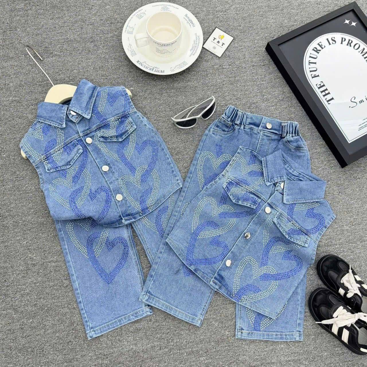 Kids Premium 2-Piece Rhinestone Heart Denim Set – Sleeveless Button-Down Vest & Wide-Leg Jeans
