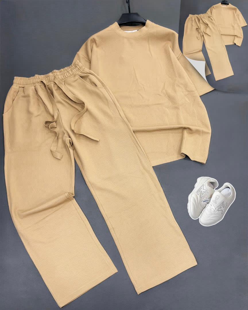 Hypebeast Luxury Casual Up-and-Down Suit - Graphic Short Sleeve V-Neck Shirt & Trousers