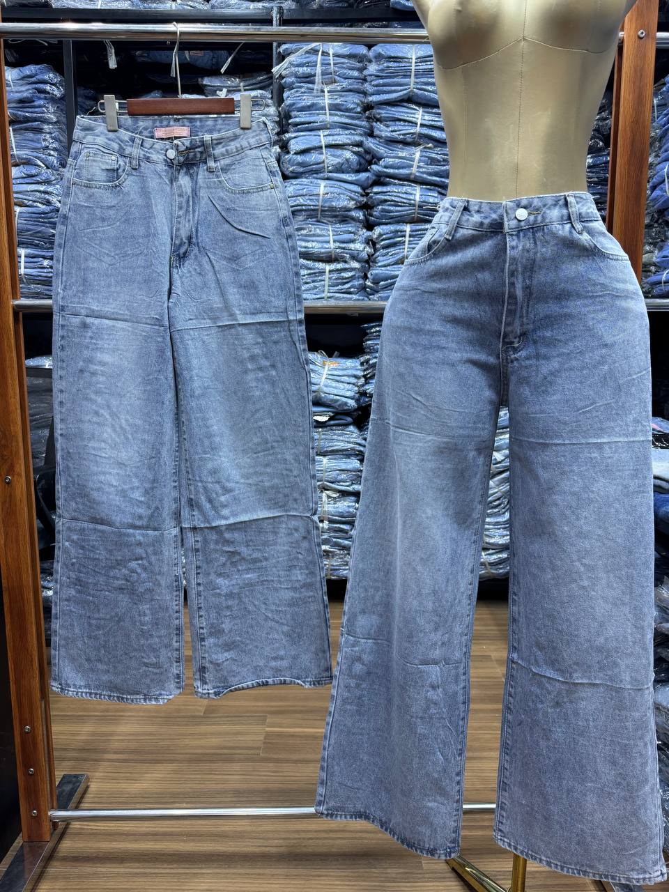 90s Vintage High-Waisted Wide-Leg Jeans – Acid Wash Light Gray