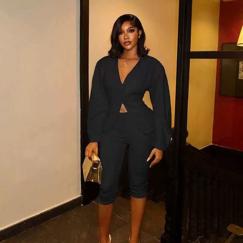 Women's Chic Plunge V-Neck Button-Up Peplum Blazer & Ruched Capris Two-Piece Set - Image 5