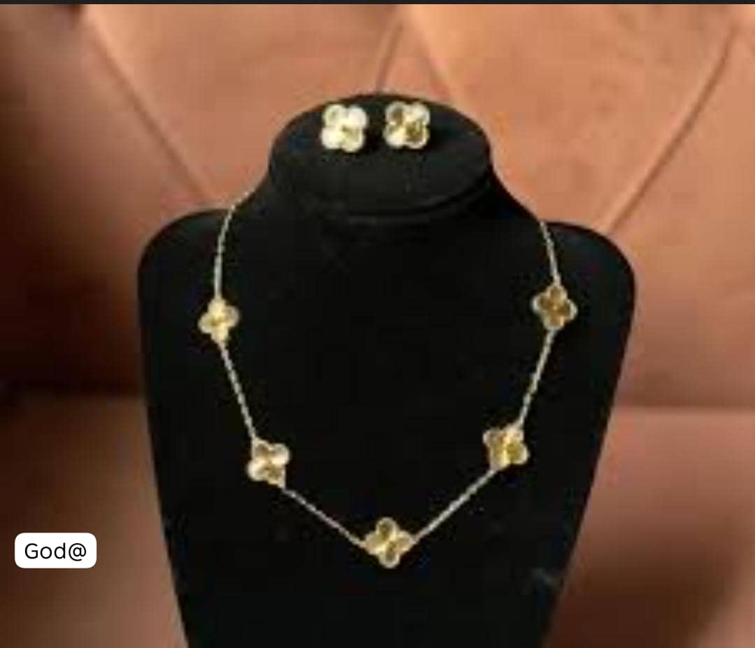 Elegant Four-Leaf Clover Jewelry Set