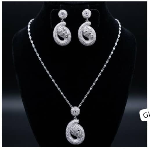 Luxury Silver-Tone Necklace and Earrings Jewelry Set for Women