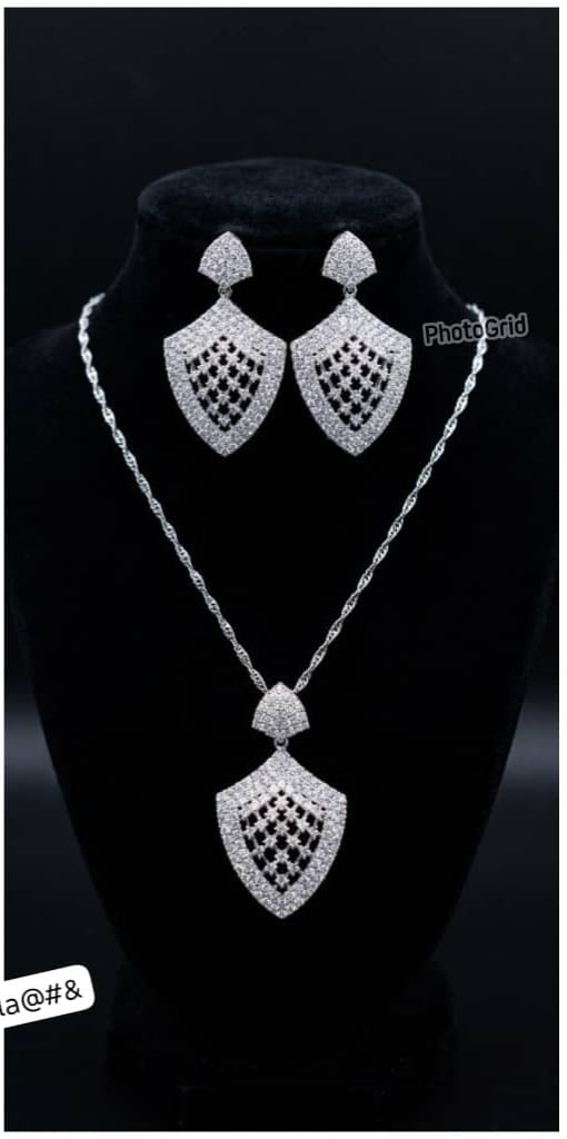 Exquisite Silver-Tone Necklace and Earrings Jewelry Set for Women