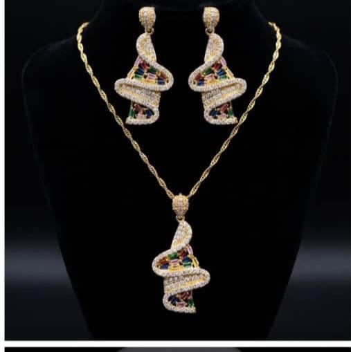 Luxury Gold Tone Crystal Pendant Necklace & Drop Earrings Jewelry Set