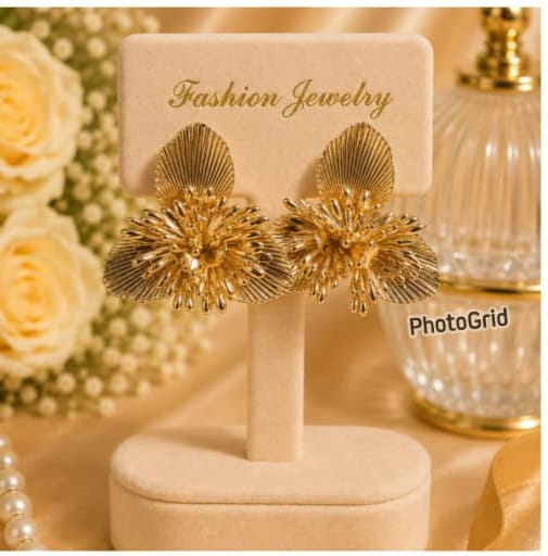 Sculptural 3 Clover Leaves Floral Studs Earrings for Women