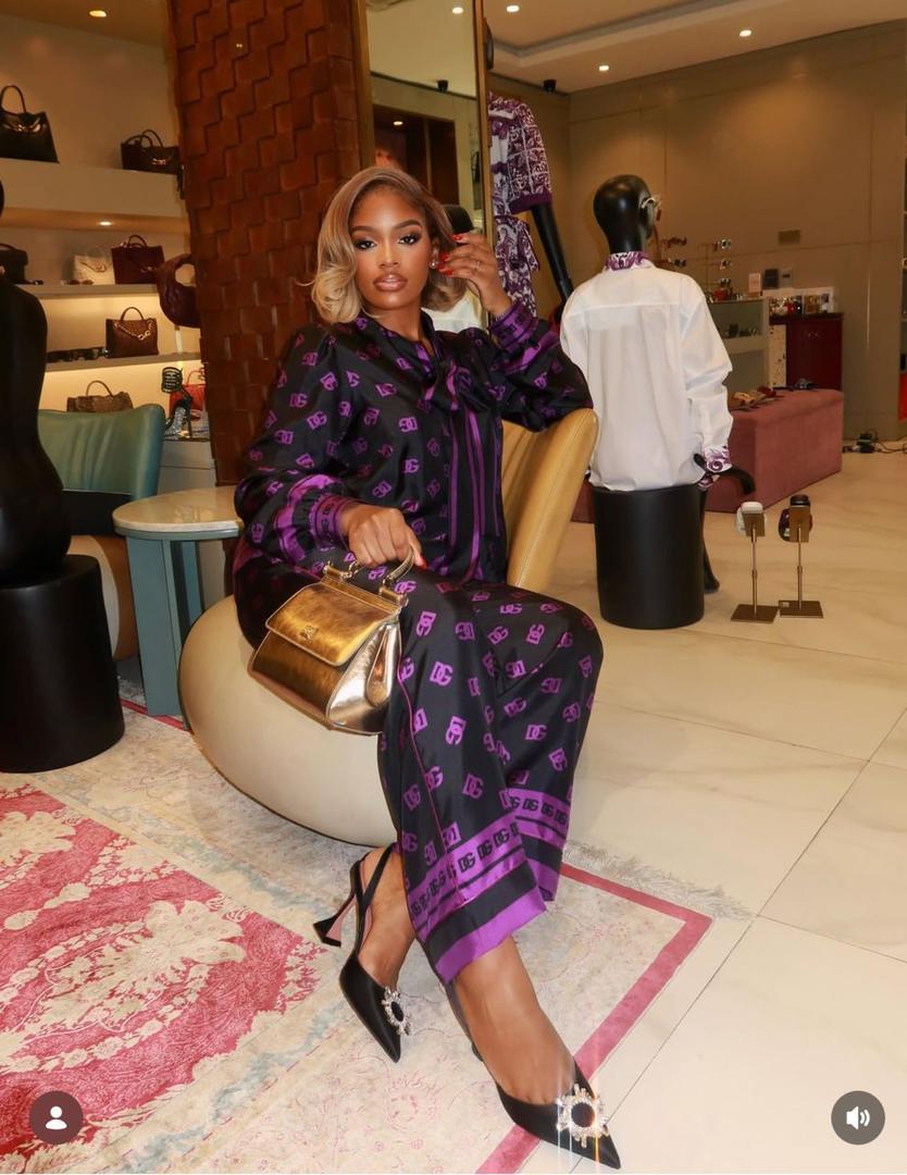 Elegant Two-Piece Loungewear Ensemble - Image 4