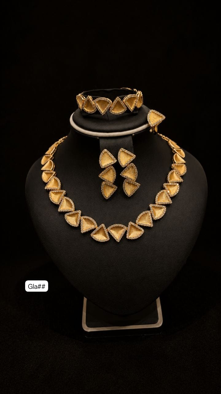 Luxurious Triangle Shaped 4-Piece Jewelry Set