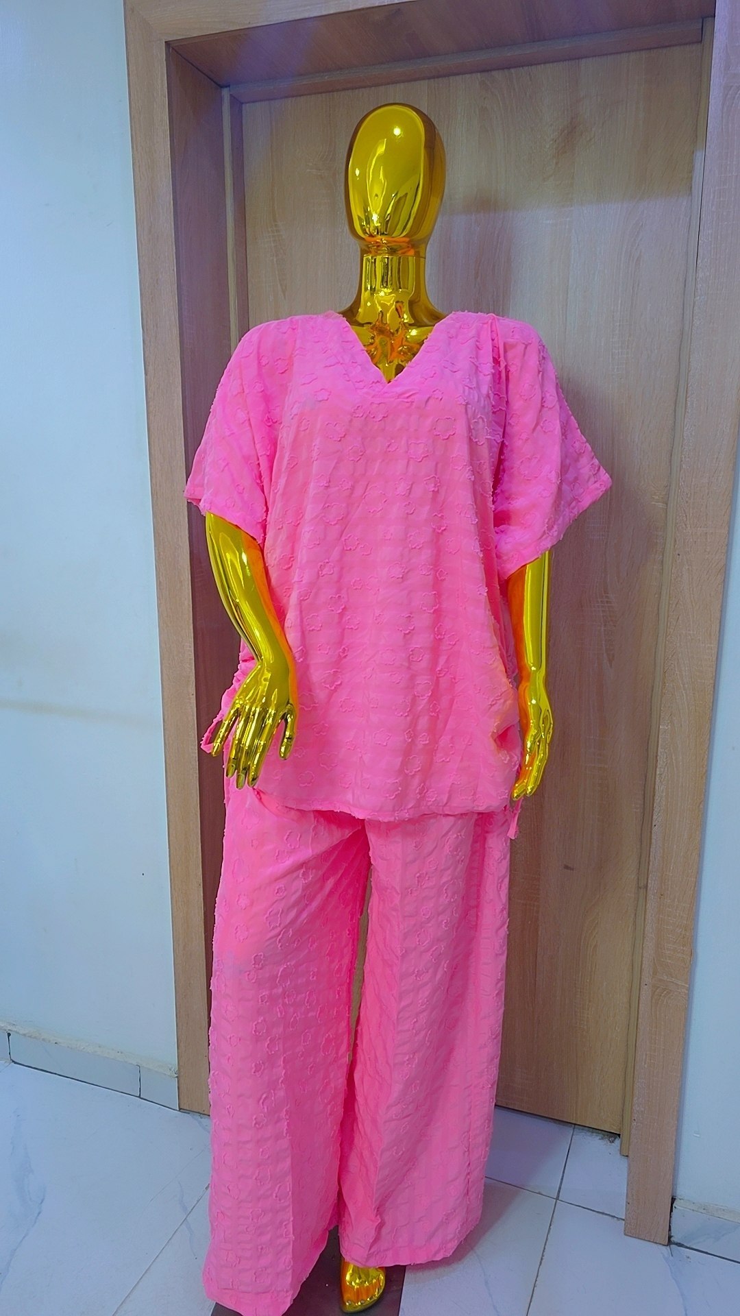 Luxury Two-Piece Loungewear Set – Bubblegum Pink Petal Lace