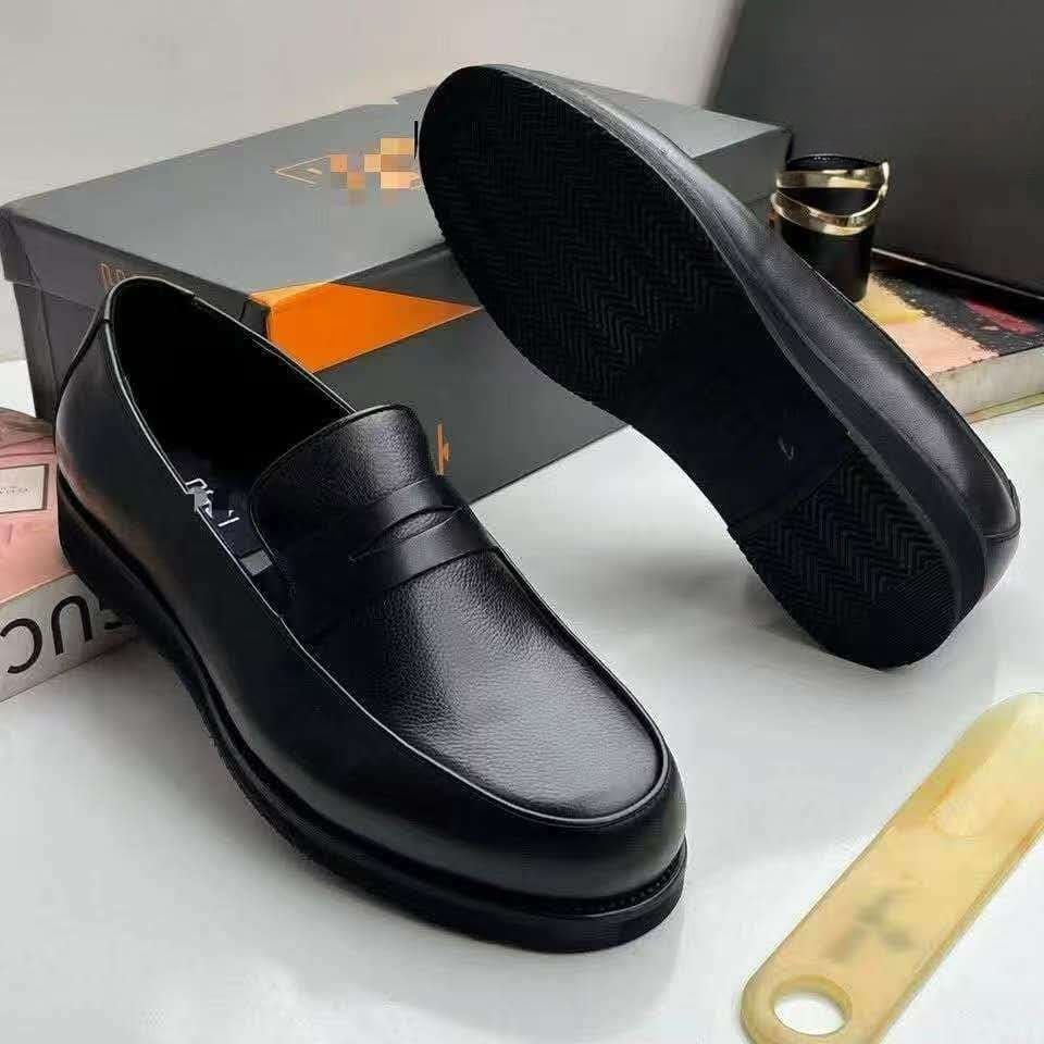 Textured Leather Saddle Loafers – Contrast-Stitch Commuter Dress Shoes