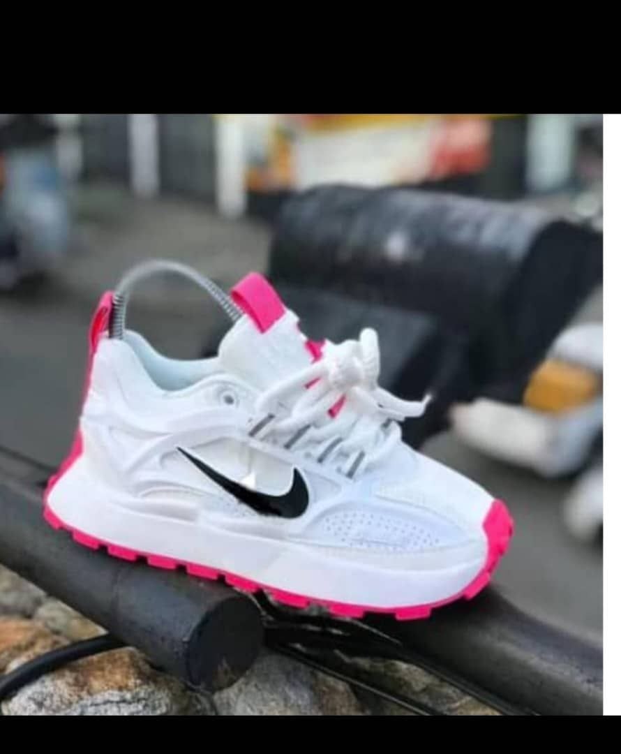 Women's Thick-Sole Waffle Bottom Sneakers – Contrast Accent Casual Running Shoes