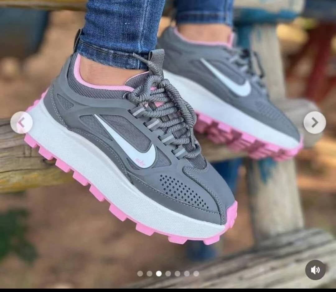 Women's Chunky Platform Running Sneakers – Lightweight Mixed-Media Sport Shoes