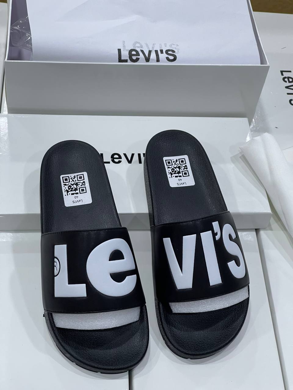 Levi's Iconic Logo Black & White Slides