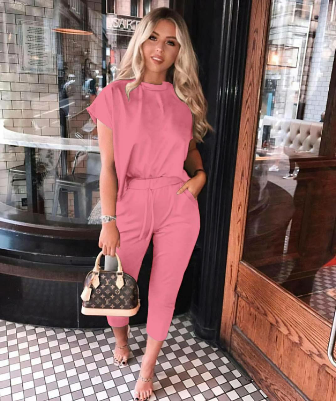 Chic Casual Short-Sleeve Top and Cropped Trouser