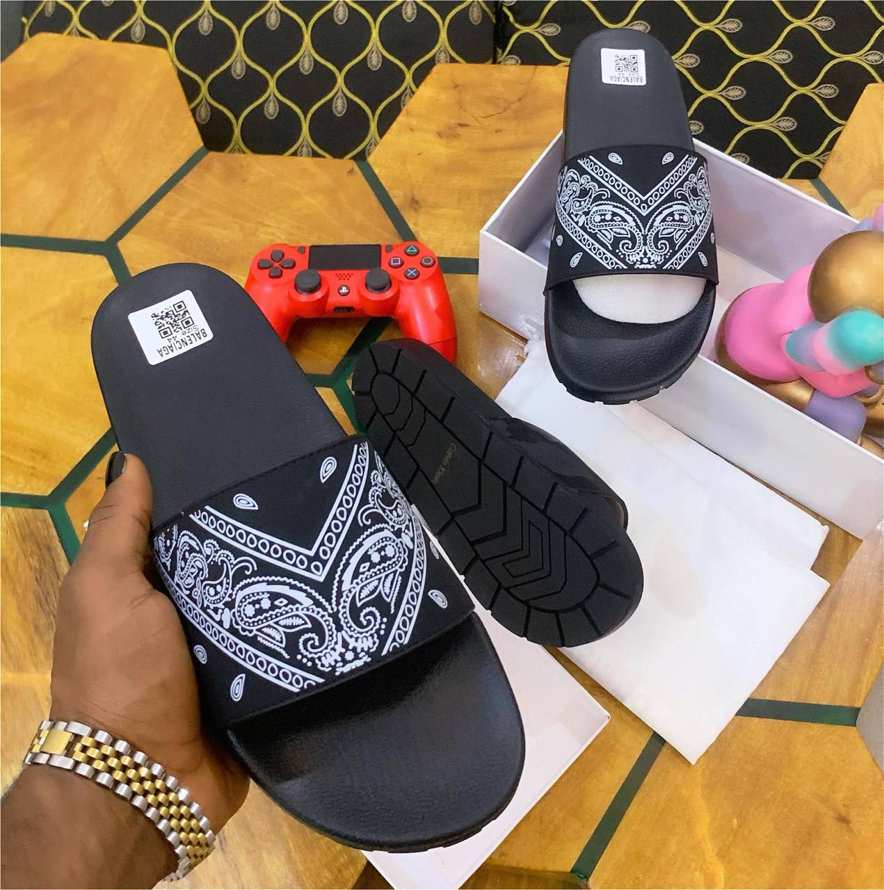 Men’s Luxury Bandana-Print Slide Sandals Black/White