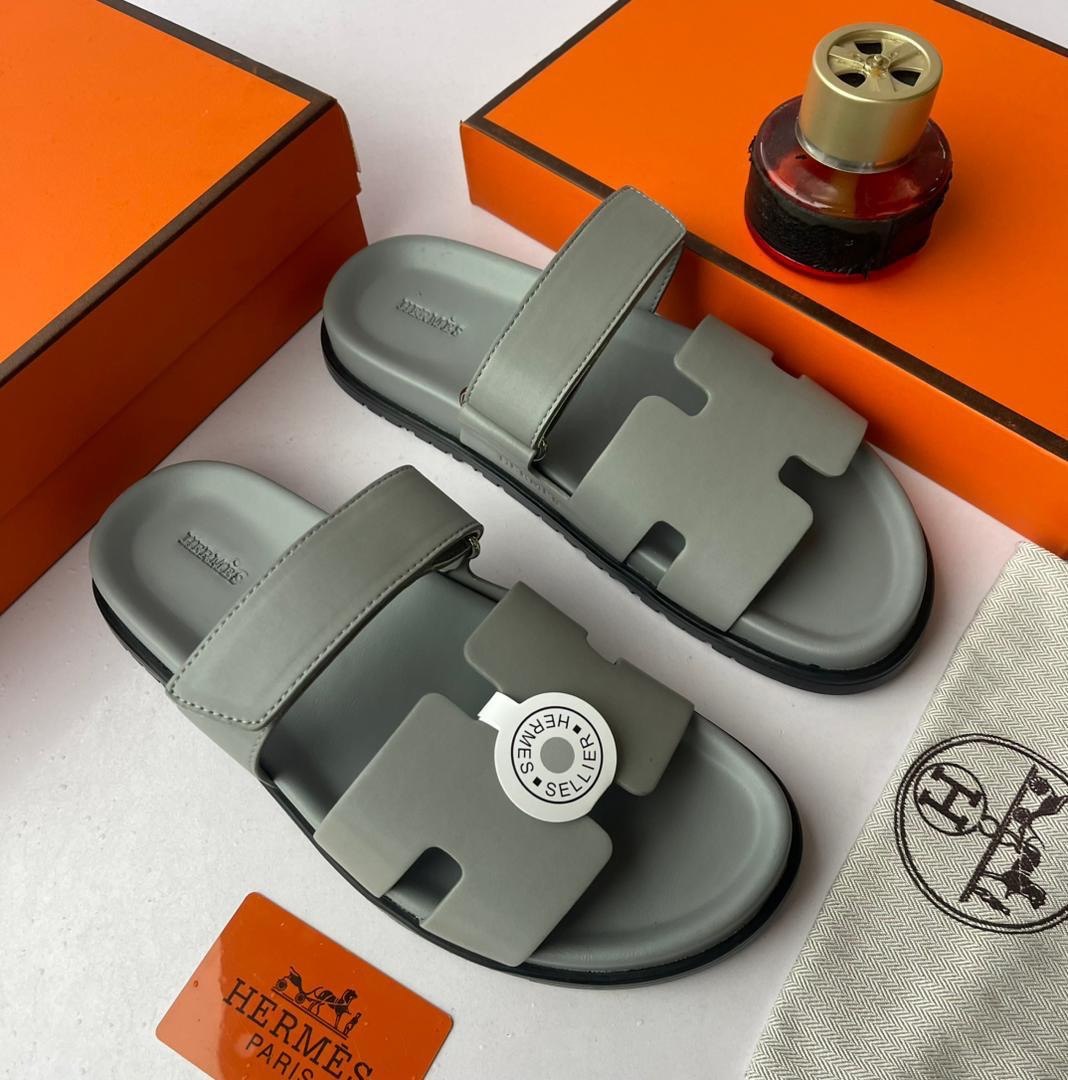 Sophisticated "H" Motif Casual Summer Slide Grey