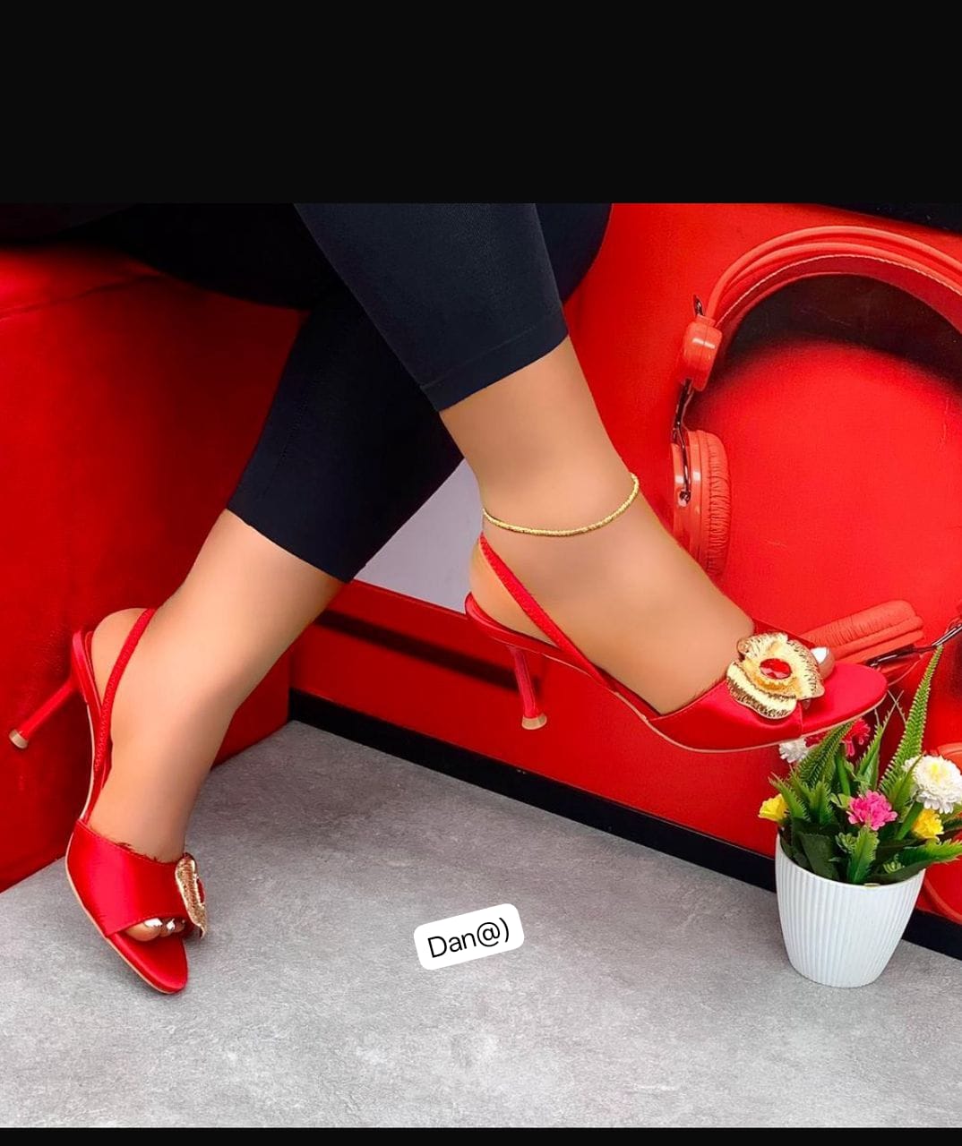 Elegant Pointed-Toe Cocktail Pumps with Gold Floral Jewel Brooch