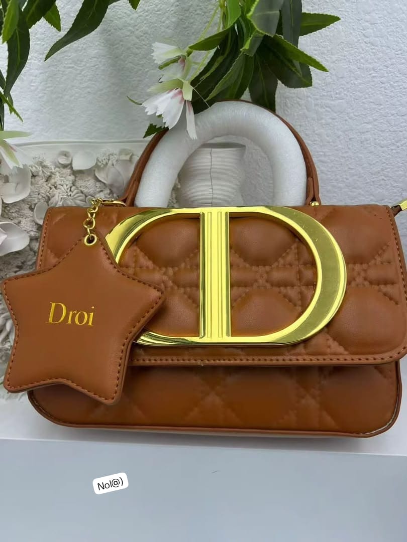 Elegant Top-Handle Purse with Oversized Gold Metal Clasp - Image 4