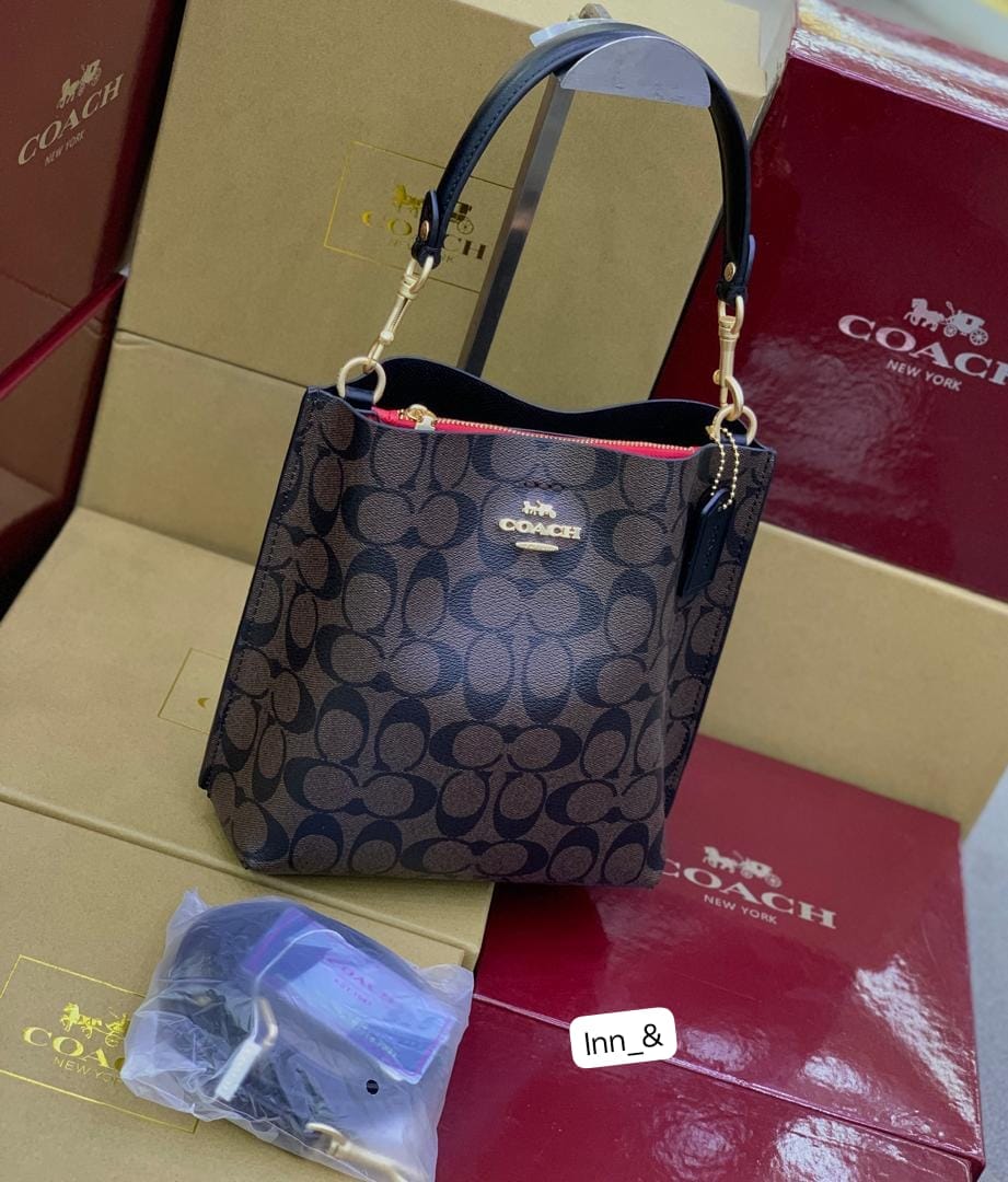 Coach Premium Pebbled Leather Small Town Bucket Bag - Image 3