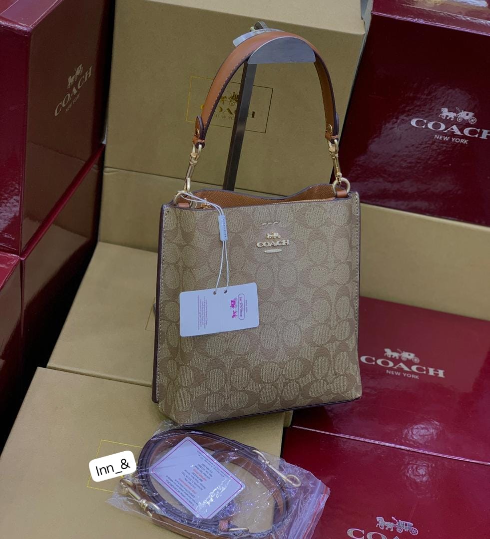 Coach Premium Pebbled Leather Small Town Bucket Bag - Image 2