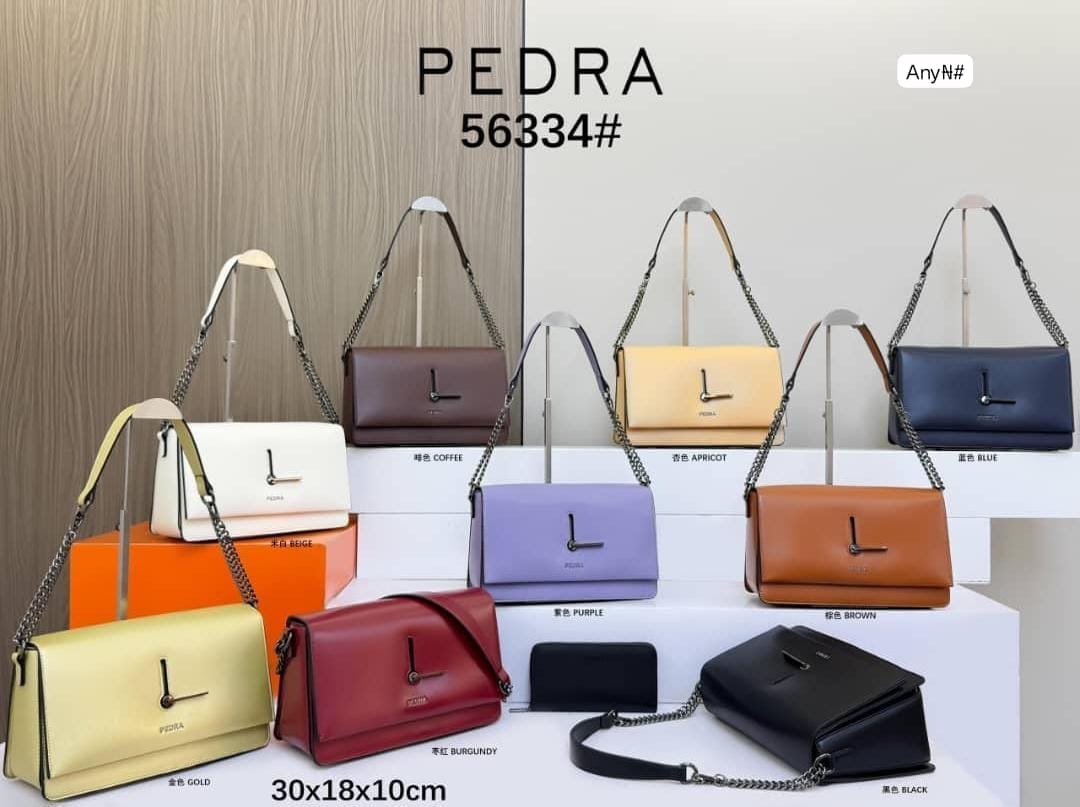 Chic Chain Strap Crossbody Bag with Minimalist Clock-Hand Clasp