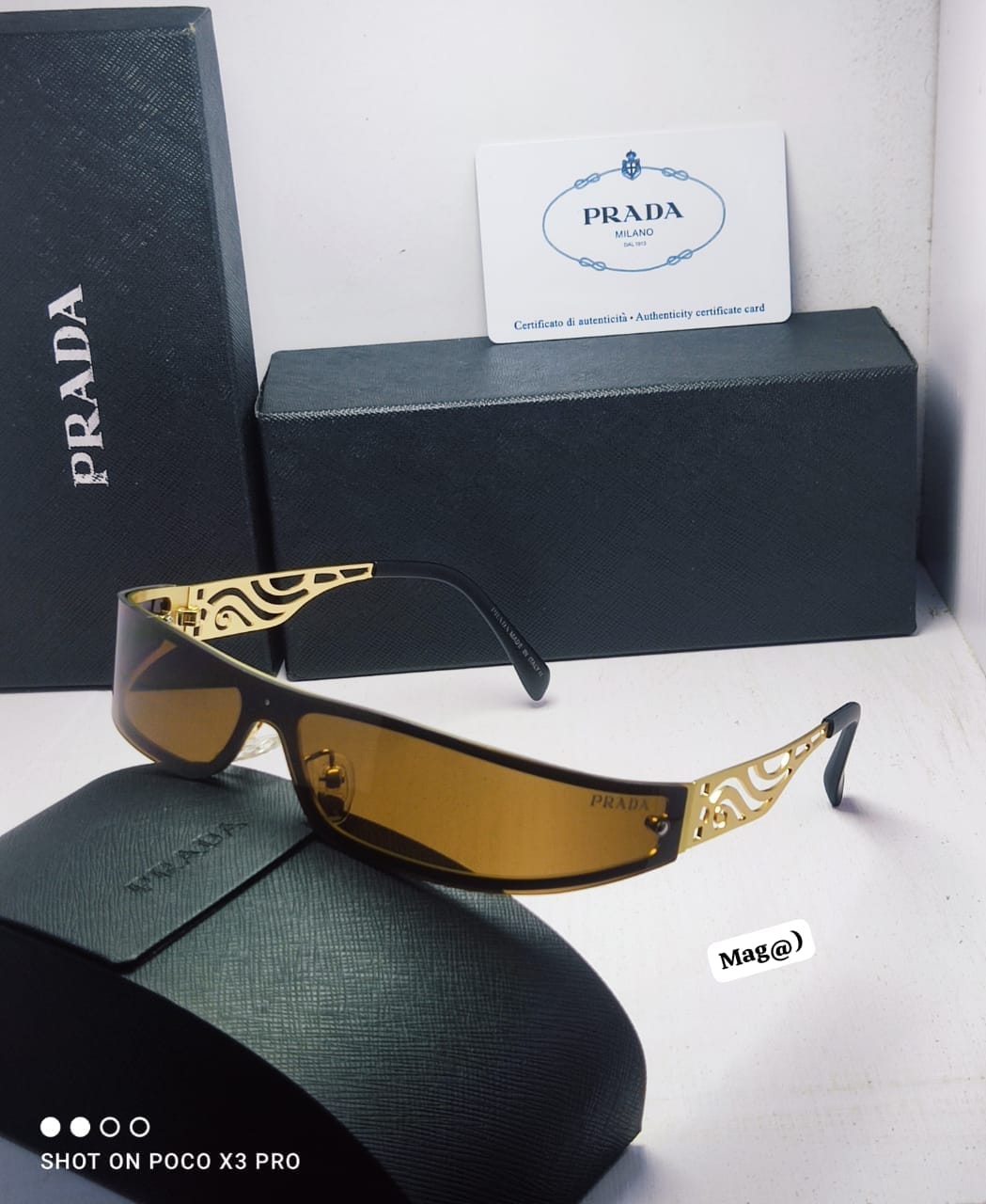 Luxury Gold Cut-Out Temple Shield Sunglasses