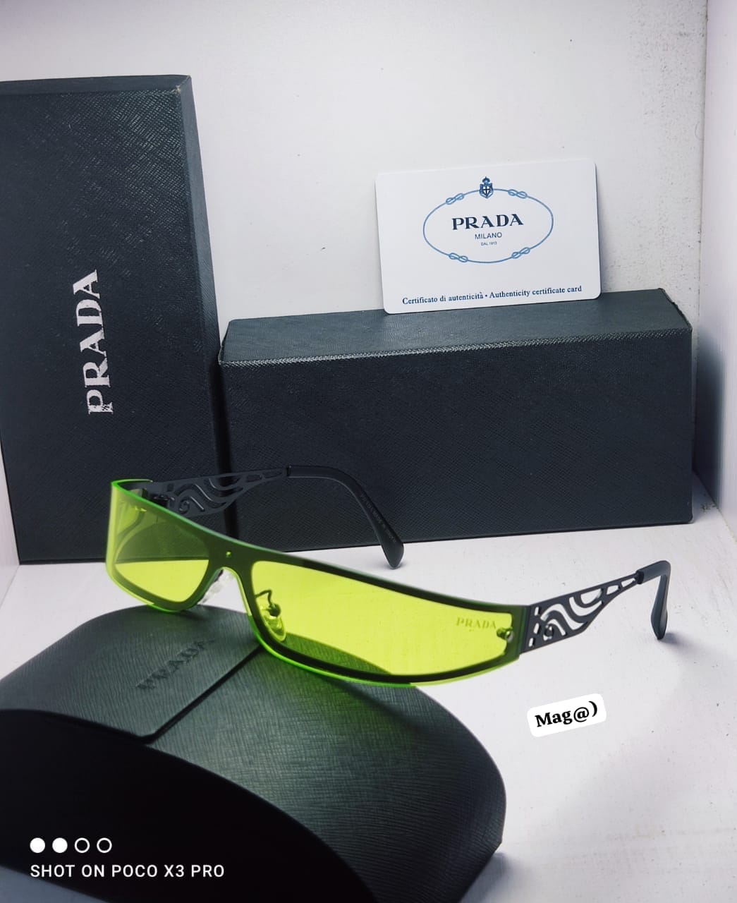 Luxury Gold Cut-Out Temple Shield Sunglasses - Image 2