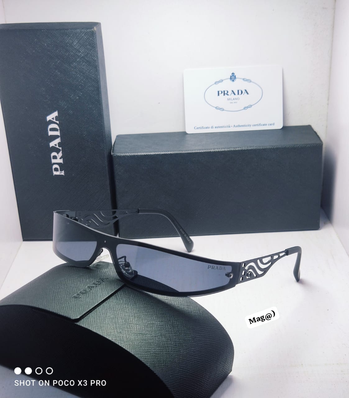 Luxury Gold Cut-Out Temple Shield Sunglasses - Image 3