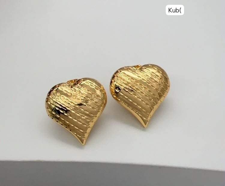 Vintage-Style Diamond-Cut Puffed Heart Studs for Women