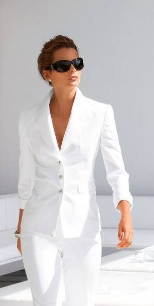 Women’s Crisp White 3-Button Fitted Blazer & Tailored Trouser Suit Set
