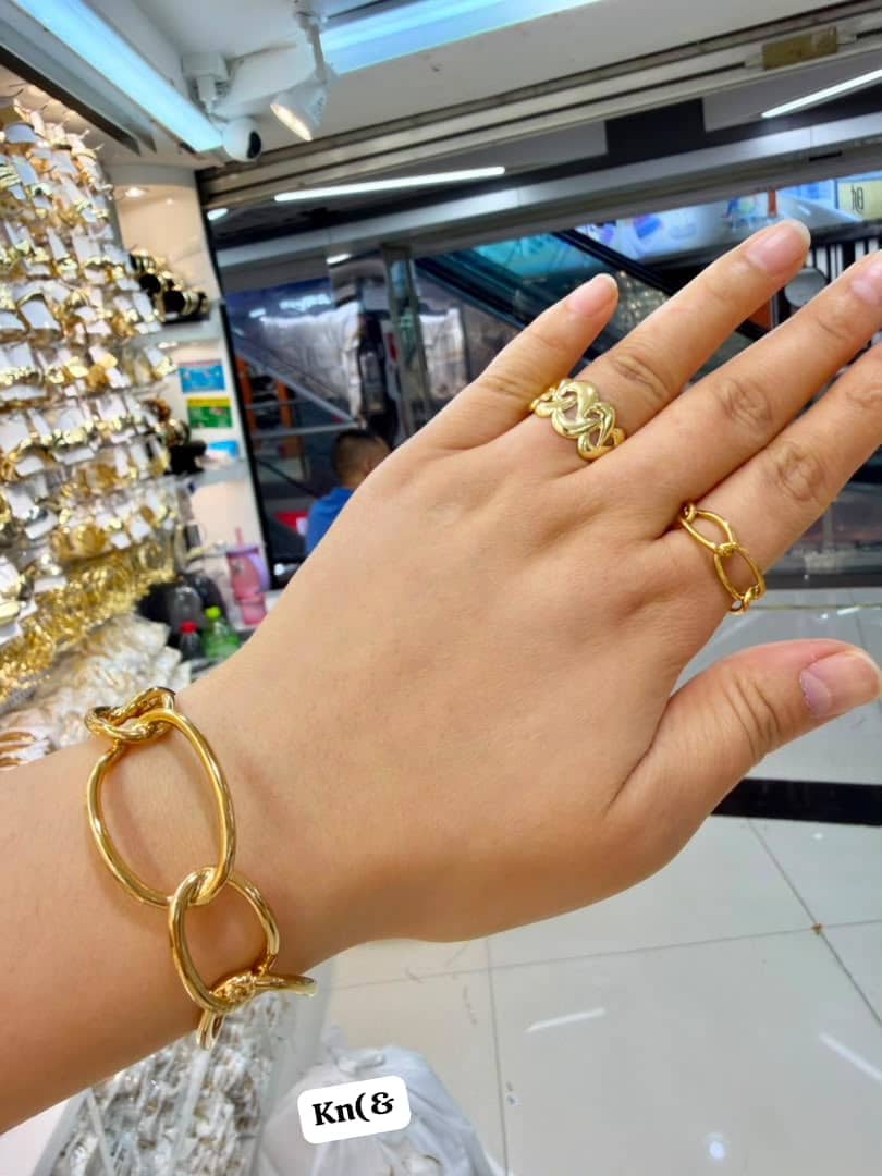 Women's Gold-Tone Chunky Link Jewelry Set