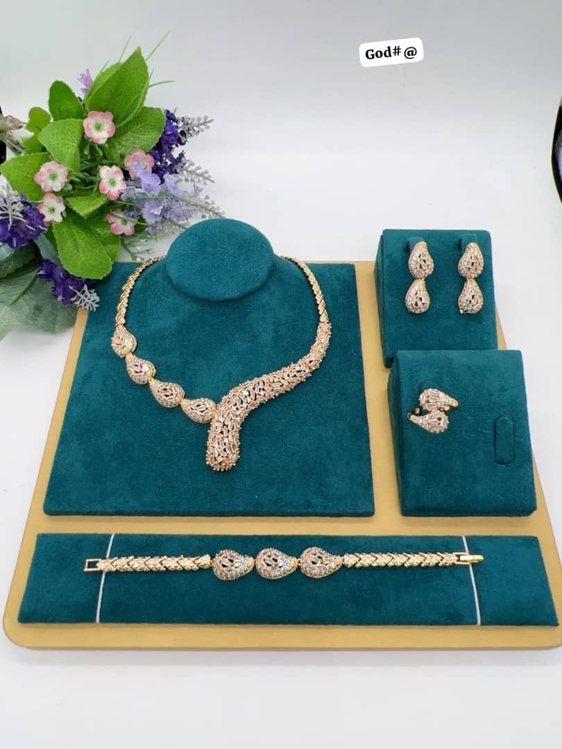 Luxurious Gold-Plated Teardrop CZ Crystal Bridal Jewelry Set