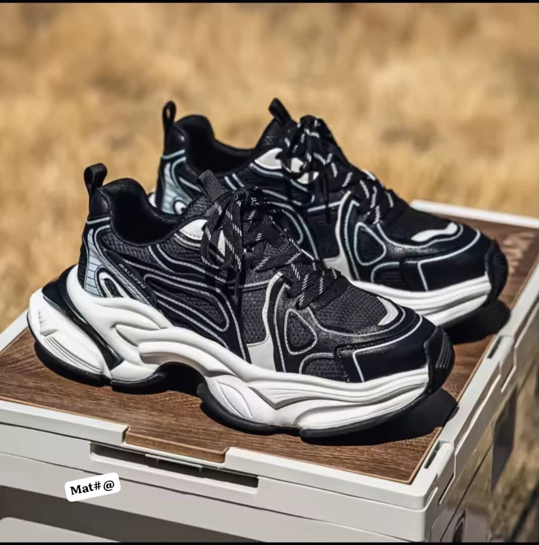 Balenciaga-Inspired Men's Chunky Black and White Runner Sneakers