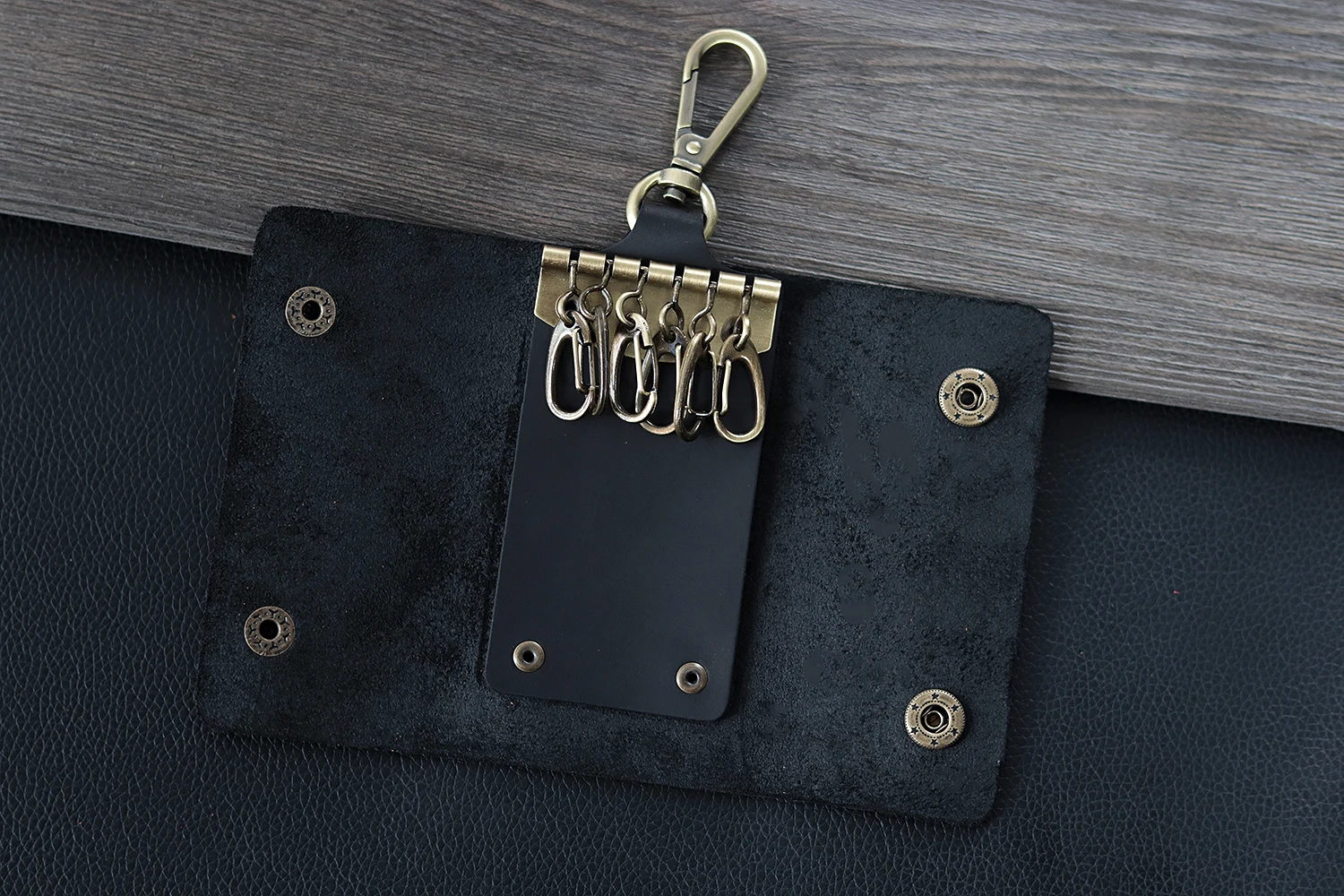 Aiguo Niu Vintage Leather Key Holder: Handmade Cowhide Multi-Functional Men's Belt Clip with Buckle for Car & Home Use - Image 32