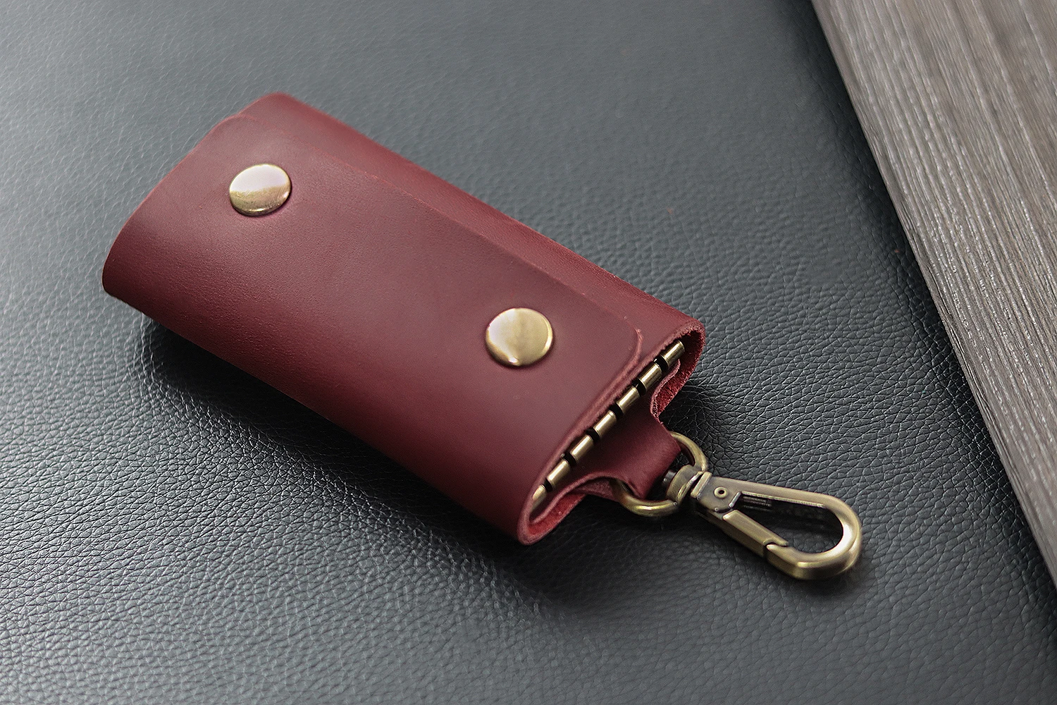 Aiguo Niu Vintage Leather Key Holder: Handmade Cowhide Multi-Functional Men's Belt Clip with Buckle for Car & Home Use - Image 36