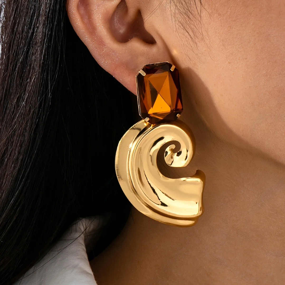 A Pair of European and American Popular, Sexy, Stylish, Casual and Versatile Women's Earrings - Image 4