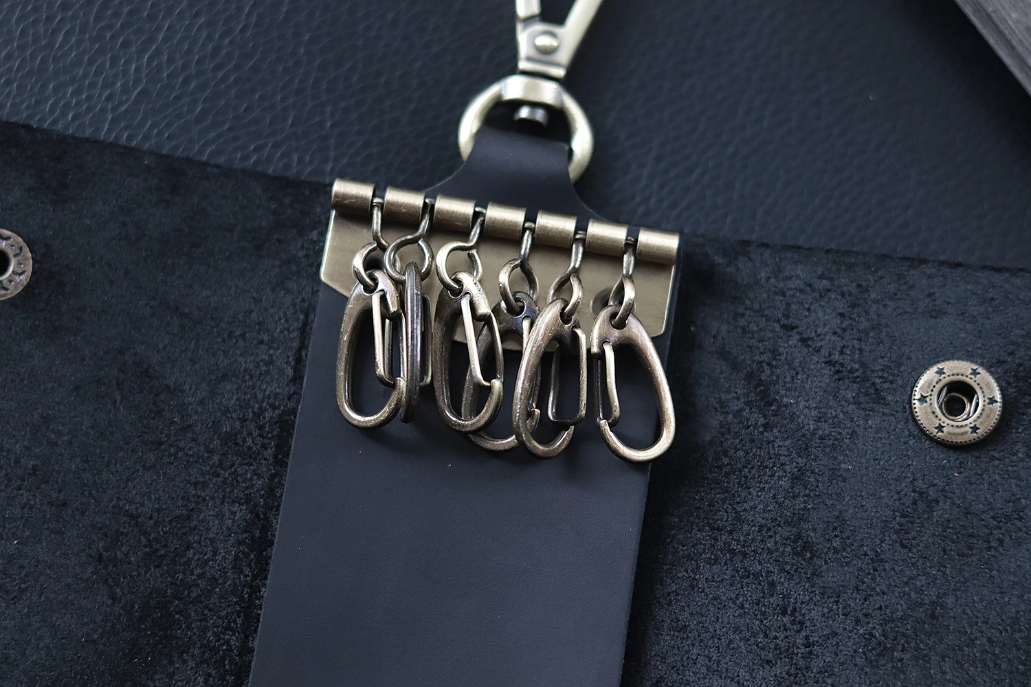 Aiguo Niu Vintage Leather Key Holder: Handmade Cowhide Multi-Functional Men's Belt Clip with Buckle for Car & Home Use - Image 34