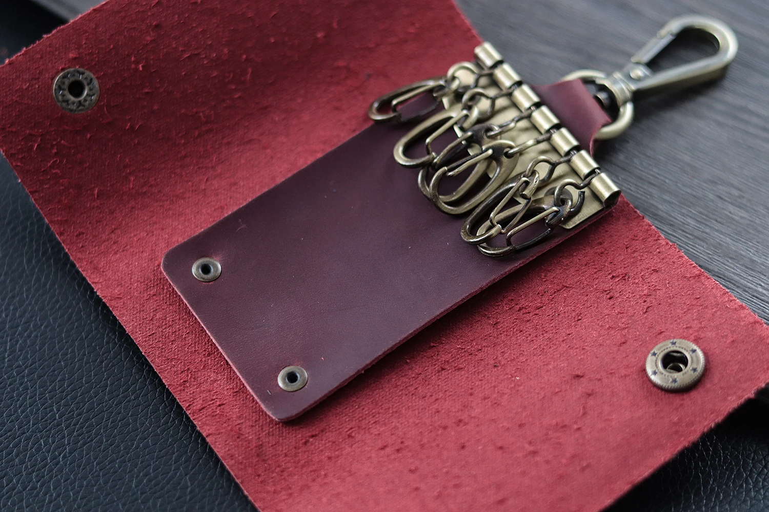 Aiguo Niu Vintage Leather Key Holder: Handmade Cowhide Multi-Functional Men's Belt Clip with Buckle for Car & Home Use - Image 40