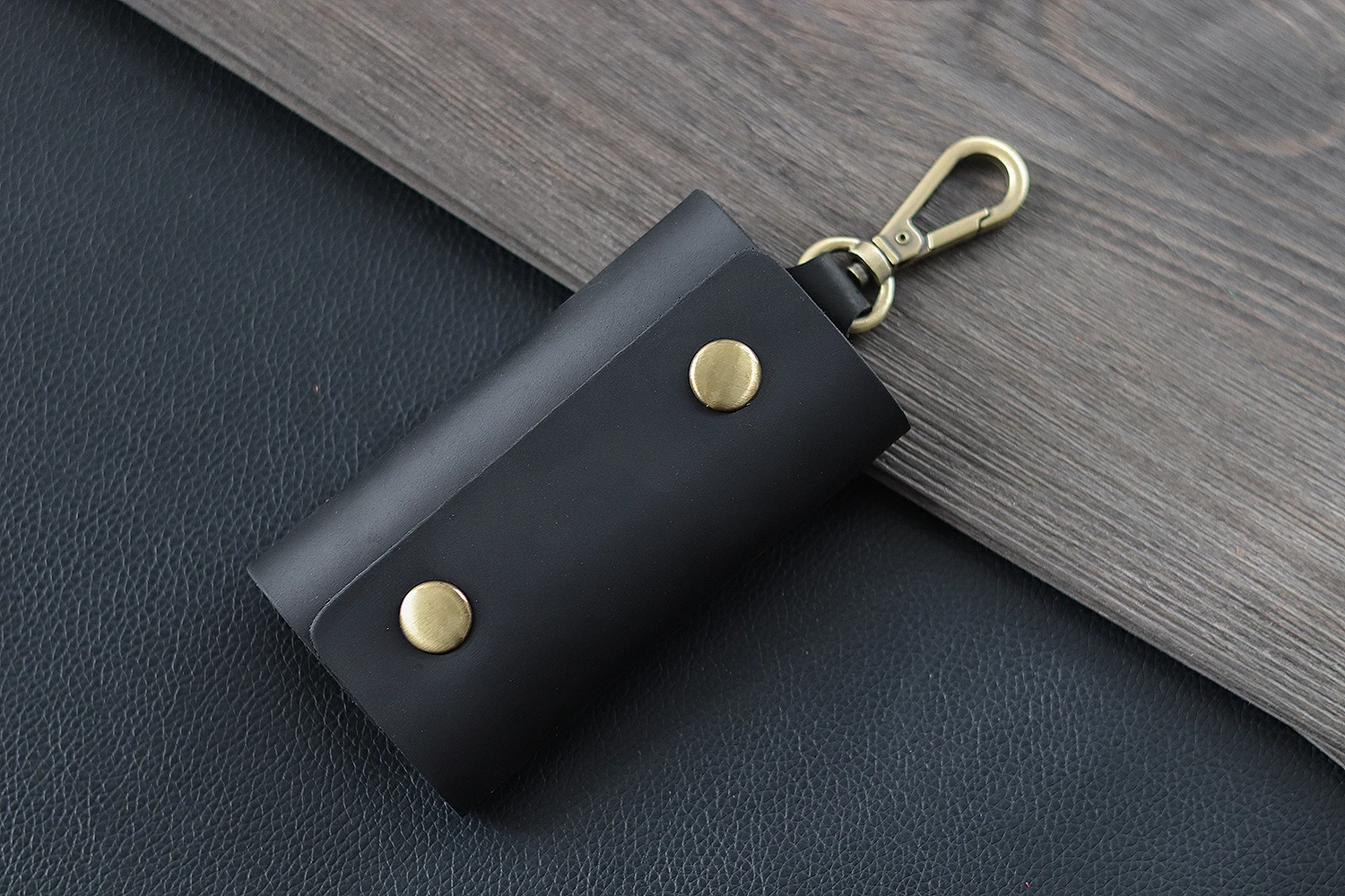 Aiguo Niu Vintage Leather Key Holder: Handmade Cowhide Multi-Functional Men's Belt Clip with Buckle for Car & Home Use - Image 30