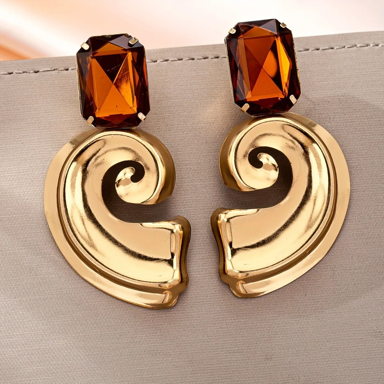 A Pair of European and American Popular, Sexy, Stylish, Casual and Versatile Women's Earrings - Image 3