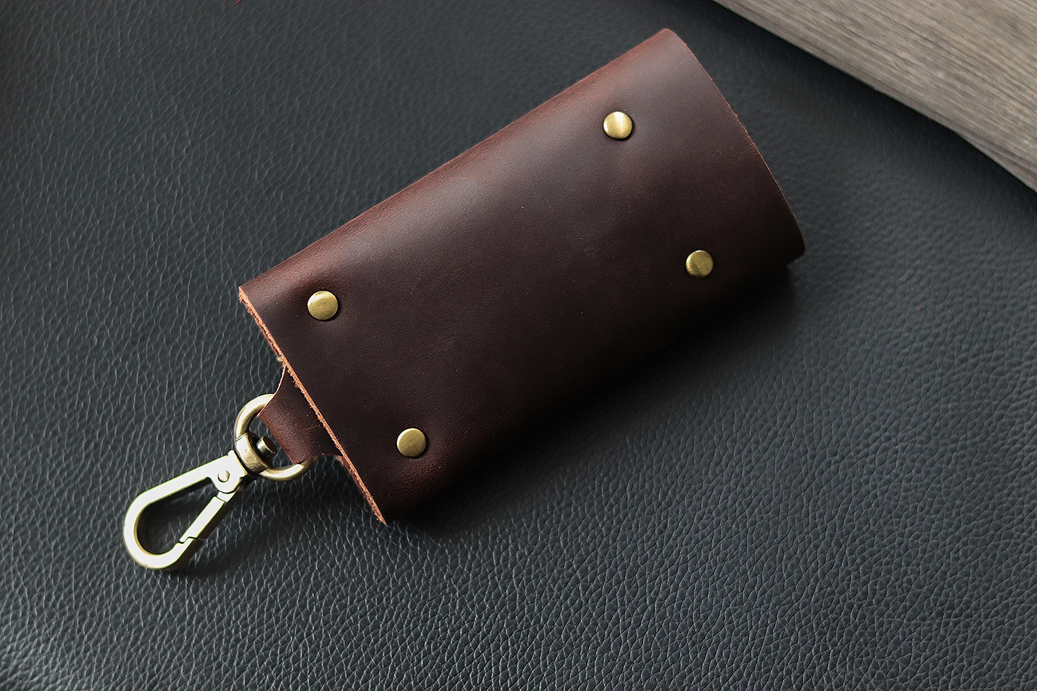 Aiguo Niu Vintage Leather Key Holder: Handmade Cowhide Multi-Functional Men's Belt Clip with Buckle for Car & Home Use - Image 45