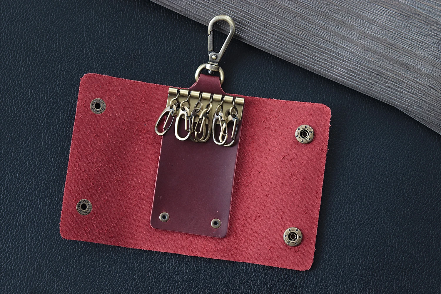 Aiguo Niu Vintage Leather Key Holder: Handmade Cowhide Multi-Functional Men's Belt Clip with Buckle for Car & Home Use - Image 39